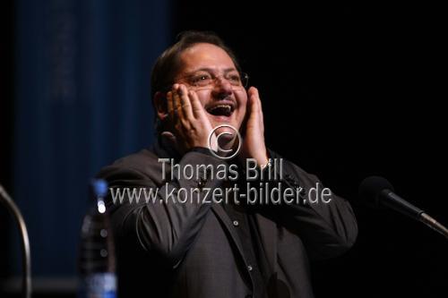 SATT  Über den leiblichen Genuss - Die große lit.COLOGNE Gala mit Moderator Denis Scheck während der lit.COLOGNE 2009 - Das neunte Mal in der Philharmonie Köln (&copy; Thomas Brill)