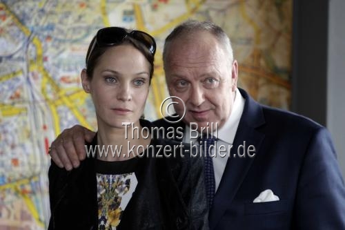 Dreharbeiten zum 45. TATORT Scheinwelten aus Köln mit Ballauf (Klaus J. Behrendt) und Schenk (Dietmar Bär) Lüttgenjohann (Tessa Mittelstaedt) und dem Ehepaar von Prinz (Jeanette Hain und Christian Tasche) (© Thomas Brill)