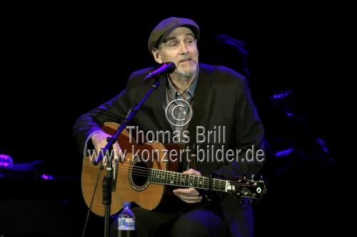 Amerikanischer Folkrock-Sänger James Taylor gastiert auf seiner 