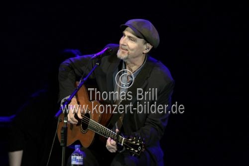 Amerikanischer Folkrock-Sänger James Taylor gastiert auf seiner 