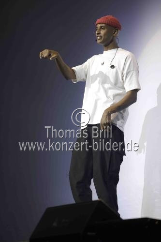 Deutsche Komiker Teddy Teclebrhan gastiert mit seinem Neuen Programm in der Lanxess-Arena Köln (&copy; Thomas Brill)