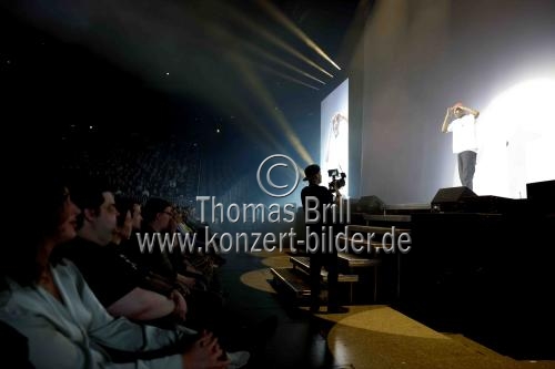 Deutsche Komiker Teddy Teclebrhan gastiert mit seinem Neuen Programm in der Lanxess-Arena Köln (&copy; Thomas Brill)