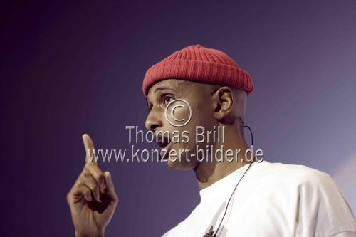 Deutsche Komiker Teddy Teclebrhan gastiert mit seinem Neuen Programm in der Lanxess-Arena Köln (&copy; Thomas Brill)