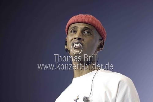 Deutsche Komiker Teddy Teclebrhan gastiert mit seinem Neuen Programm in der Lanxess-Arena Köln (&copy; Thomas Brill)