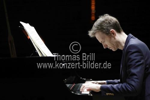 Französische Pianist Alexandre Tharaud gastiert mit Werken von Johann Sebastian Bach in der Philharmonie Köln (&copy; Thomas Brill)