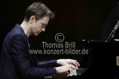 Französische Pianist Alexandre Tharaud gastiert mit Werken von Johann Sebastian Bach in der Philharmonie Köln (&copy; Thomas Brill)
