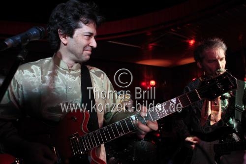 Britische Post-Punk-Band The Monochrome Set gastiert mit seinem Sänger Bid in der King George Klubbar Köln (&copy; Thomas Brill)