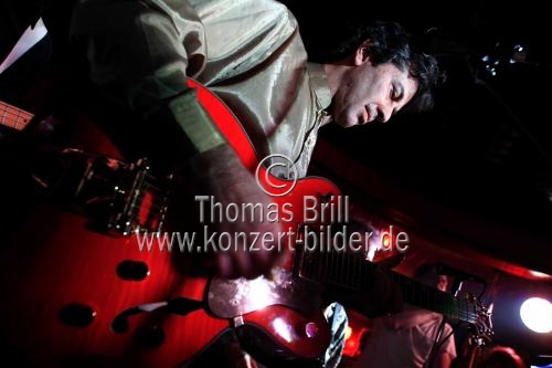 Britische Post-Punk-Band The Monochrome Set gastiert mit seinem Sänger Bid in der King George Klubbar Köln (&copy; Thomas Brill)