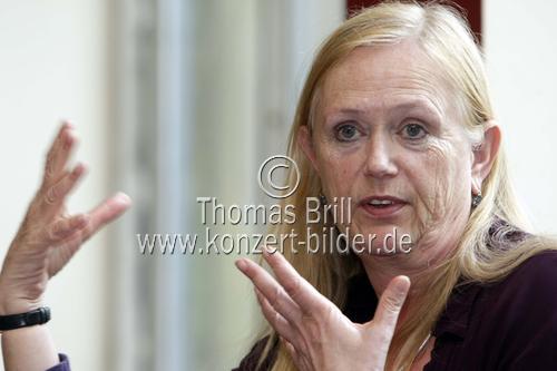 Intendantin Karin Beier und Rita Thiele stellen das Programm 2010/2011 für des Schauspiel Köln im Schauspielhaus Köln vor (© Thomas Brill)