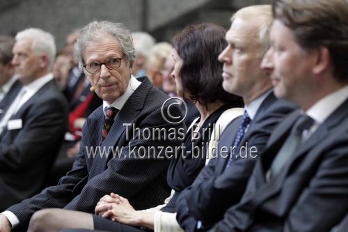 Deutsche Galerist Raimund Thomas erhält den mit 10 000 Euro dotierten Art-Cologne-Preis 2016 im Historischen Rathaus der Stadt Köln (© Thomas Brill)