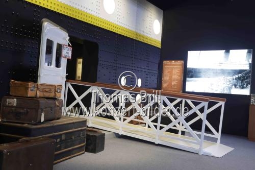 Die Ausstellung „Titanic: Eine Immersive Reise“ gastiert vom 07. Februar bis 29. Juni 2025 im Ex-Autohaus, Oskar-Jäger-Straße 99 in Köln (© Thomas Brill)
