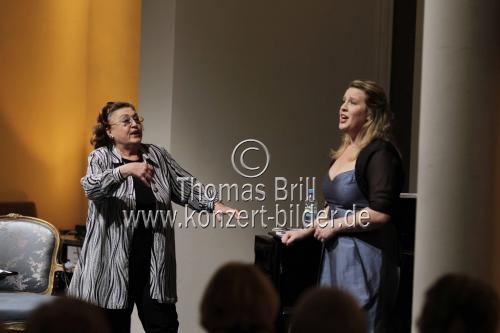Bulgarische Sopranistin Anna Tomowa-Sintow gibt einen Meisterkurs für das Internationale Opernstudio der Oper Köln im Foyer der Oper Köln (© Thomas Brill)