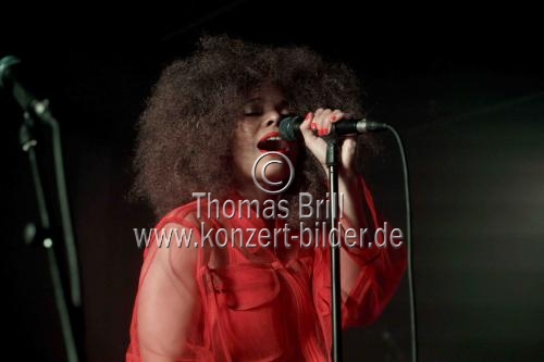 Britische Singer-Songwriterin Adreya Triana gastiert auf ihrer 