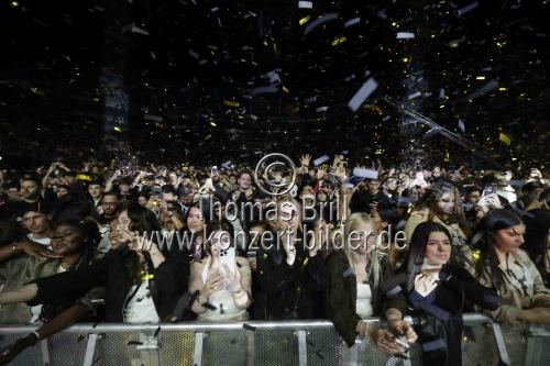 Gedenkkonzert Tribute to Xatar mit SSIO, Haftbefehl, Peter Fox, Bausa, Farid Bang, Jan Delay, Max Herre, Joy Denalane, Dardan, Jazeek, Schwesta Ewa, Eno, Kalim, Samy und Jan Böhmermann in der Lanxess Arena Köln (&copy; Thomas Brill)