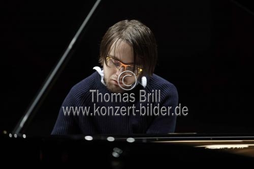 Russische Pianist Daniil Trifonov gastiert mit Werken von Robert Schumann, Dmitrij Schostakowitsch und Igor Strawinsky in der Philharmonie Köln (© Thomas Brill)