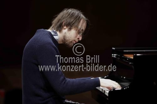 Russische Pianist Daniil Trifonov gastiert mit Werken von Robert Schumann, Dmitrij Schostakowitsch und Igor Strawinsky in der Philharmonie Köln (© Thomas Brill)