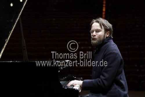 Russische Pianist Daniil Trifonov gastiert mit Werken von Alexander Skrjabin, Ludwig van Beethoven, Alexander Borodin und Sergej Prokofjew in der Philharmonie Köln (&copy; Thomas Brill)
