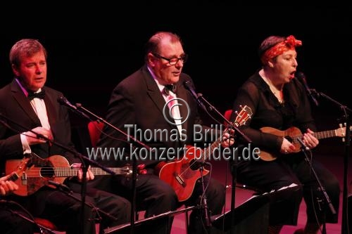 Britische komödiantische Musikgruppe The Ukulele Orchestra of Great Britain gastiert beim 21. Köln Comedy Festival in der Philharmonie Köln (© Thomas Brill)