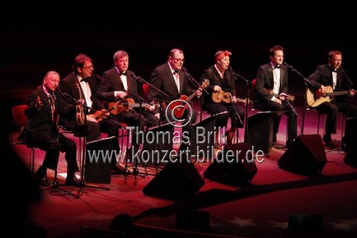 Britische komödiantische Musikgruppe The Ukulele Orchestra of Great Britain gastiert beim 21. Köln Comedy Festival in der Philharmonie Köln (© Thomas Brill)