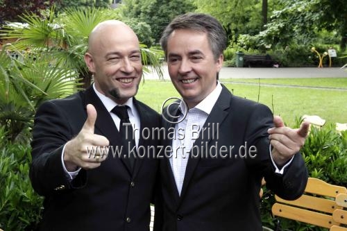 Deutsche Pop-Rock-Band Unheilig gastiert mit ihrem Sänger Bernd Heinrich Graf (Der Graf) auf ihrer 