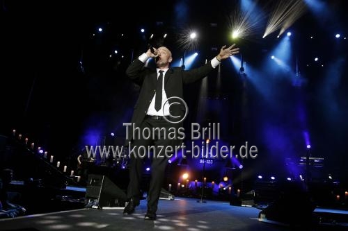 Deutsche Pop-Rock-Band Unheilig gastiert auf ihrer 