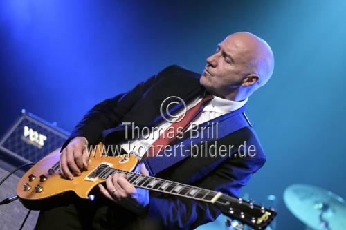 Schottischer Rock-Sänger Midge Ure gastiert auf seiner 