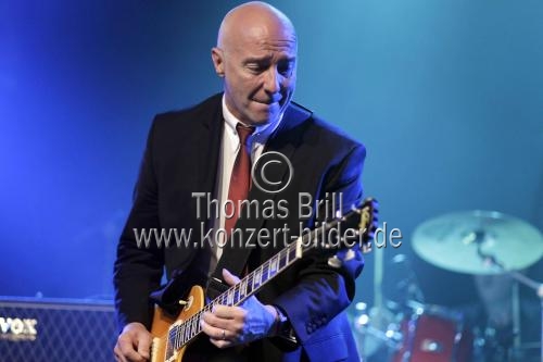 Schottischer Rock-Sänger Midge Ure gastiert auf seiner 