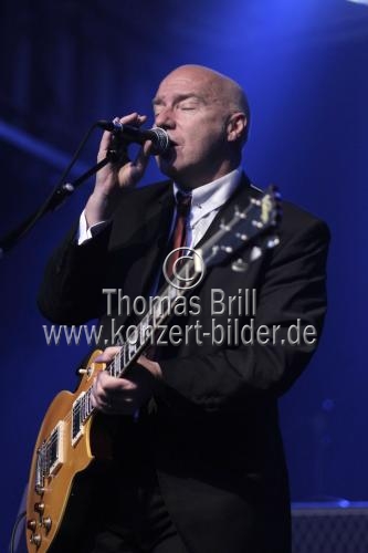 Schottischer Rock-Sänger Midge Ure gastiert auf seiner 
