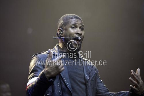 Amerikanischer R+B-Sänger Usher gastiert auf seiner 
