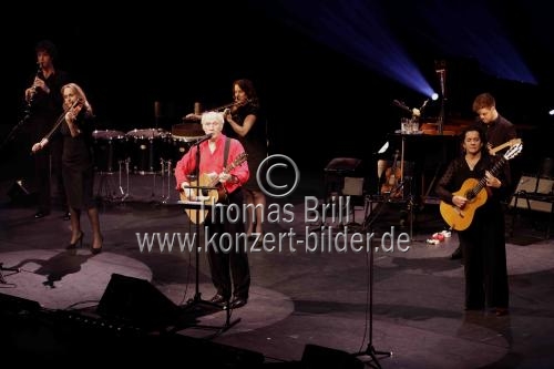Niederländischer Sänger Herman van Veen präsentiert sein neues Album 