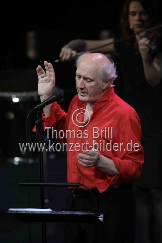 Niederländischer Sänger Herman van Veen präsentiert sein neues Album 
