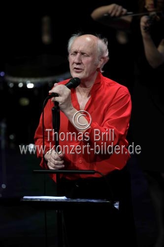 Niederländischer Sänger Herman van Veen präsentiert sein neues Album 