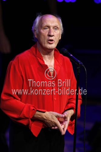 Niederländischer Sänger Herman van Veen gastiert mit einem Wunschkonzert auf seiner 