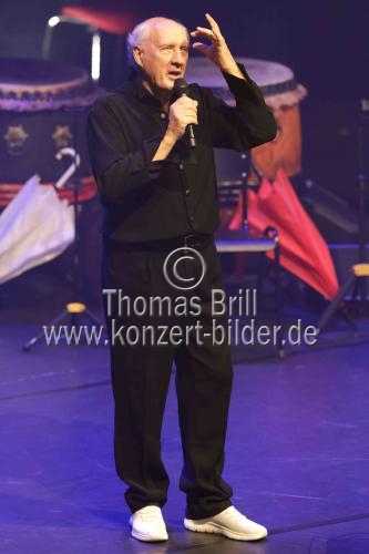 Niederländischer Sänger Herman van Veen gastiert mit seinem Programm 