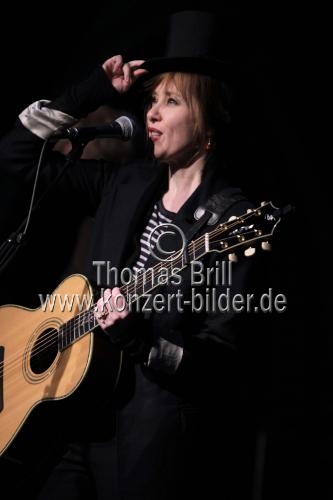 Amerikanische Sängerin Suzanne Vega gastiert auf ihrer 