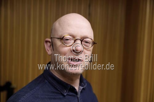 Deutscher Schriftsteller Timur Vermes im Gespräch mit dem deutschen Fernsehmoderator Roberto Cappelluti über seinen neuen Roman 