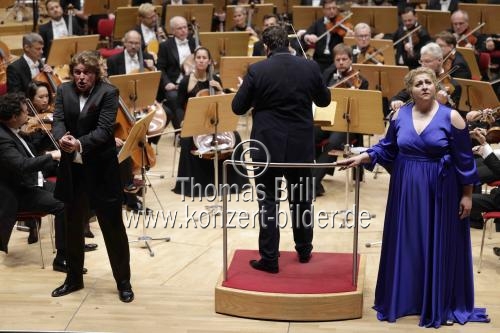 Lettische Dirigent Andris Nelsons leitet das Bayreuther Festspielorchester in der Kölner Philharmonie (&copy; Thomas Brill)