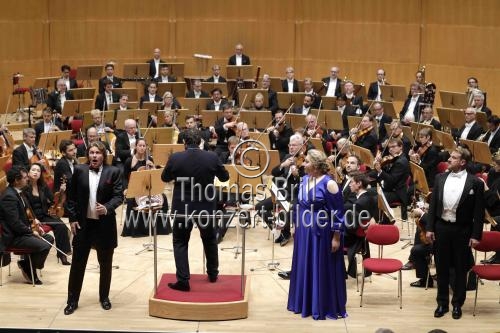 Lettische Dirigent Andris Nelsons leitet das Bayreuther Festspielorchester in der Kölner Philharmonie (&copy; Thomas Brill)