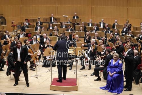 Lettische Dirigent Andris Nelsons leitet das Bayreuther Festspielorchester in der Kölner Philharmonie (&copy; Thomas Brill)
