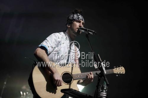 Kanadische Popmusik-Band Walk off the Earth gastiert auf ihrer 
