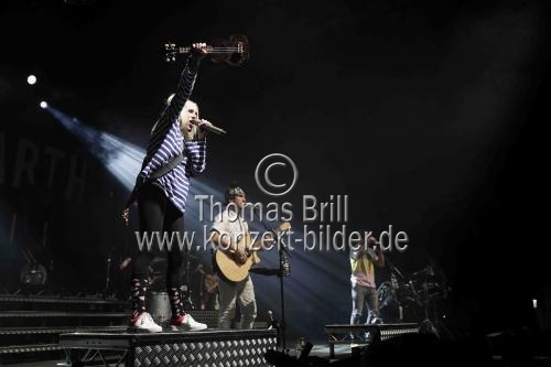 Kanadische Popmusik-Band Walk off the Earth gastiert auf ihrer 