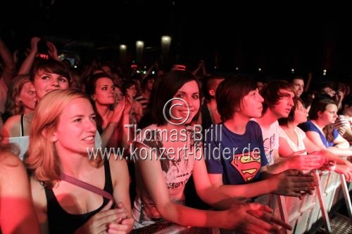 Kanadische Popmusik-Band Walk off the Earth gastiert auf ihrer 