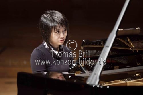 Chinesische Pianistin Yuja Wang gastiert in Begleitung des griechischen Violinisten Leonidas Kavakos in der Kölner Philharmonie (© Thomas Brill)