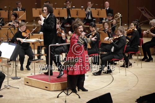 Neujahrskonzert des Gürzenich-Orchester Köln unter der Leitung des französischen Dirigenten Alexandre Bloch in Begleitung der Solisten Matthias Klink (Tenor), Hagen Matzeit (Countertenor), Pablo Ferrández (Violoncello) in der Kölner Philharmonie (© Thomas Brill)