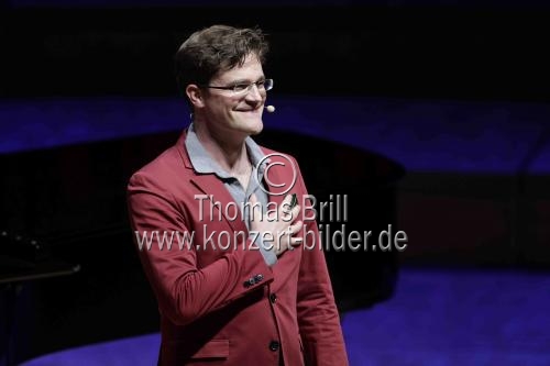 Deutsche Musikkabarettist Bodo Wartke gastiert mit seinem Programm 