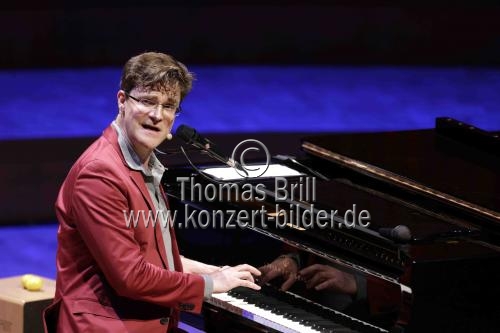 Deutsche Musikkabarettist Bodo Wartke gastiert mit seinem Programm 