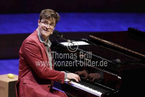 Deutsche Musikkabarettist Bodo Wartke gastiert mit seinem Programm 