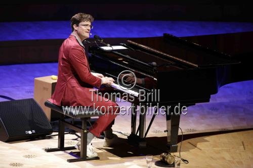 Deutsche Musikkabarettist Bodo Wartke gastiert mit seinem Programm 