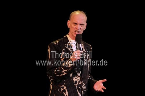 Amerikanische Filmregisseur John Waters gastiert mit der Deutschlandpremiere des Theaterstücks 
