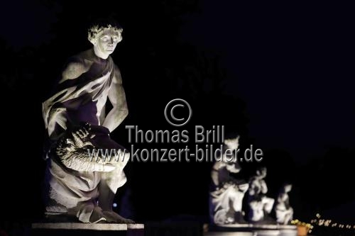 Die Weihnachts Wunderwelt im Schlosspark Schloss Benrath läd mit einigen Lichtilluminationen vom 16. November 2023 bis zum 01. Januar 2024 zu Spaziergängen durch den Lichtergarten ein (&copy; Thomas Brill)